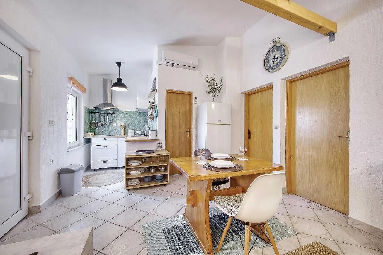 Ferienhaus Malo Fali Vir Kroatien